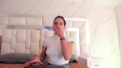 Maia  online show from February 25, 2026, 11:42 am