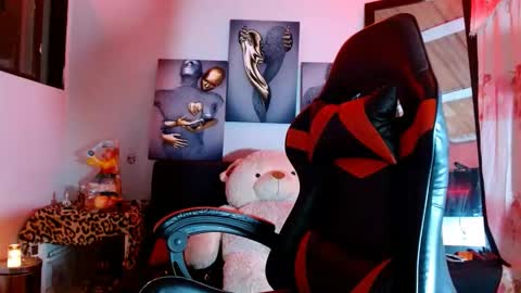 Bella Maidi online show from September 11, 2025, 11:10 am