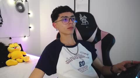 Snapshot of maiky_cooper chatting on February 19, 2025, 6:33 am Maiky Cooper online show from February 19, 2025, 6:33 am