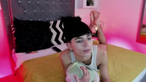 Snapshot of maiky_cooper chatting on October 19, 2025, 7:03 pm Maiky Cooper online show from October 19, 2025, 7:03 pm