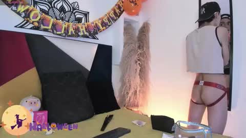 Snapshot of maiky_cooper chatting on October 27, 2025, 9:08 pm Maiky Cooper online show from October 27, 2025, 9:08 pm