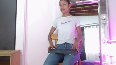 Snapshot of mailyn_gold chatting on May 4, 2026, 11:50 am mailyn_gold online show from May 4, 2026, 11:50 am