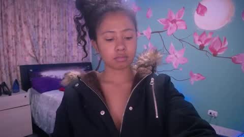 Snapshot of maite_loves chatting on January 15, 2025, 11:21 am Maite online show from January 15, 2025, 11:21 am