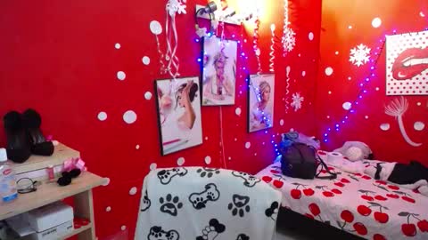 Snapshot of maite_loves chatting on November 8, 2025, 11:43 am Maite online show from November 8, 2025, 11:43 am