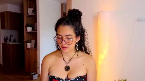   Lauu online show from April 10, 2026, 8:24 pm