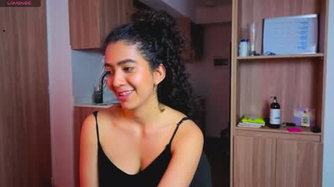 Snapshot of maithe_perroni chatting on May 27, 2026, 1:57 am Lauu online show from May 27, 2026, 1:57 am