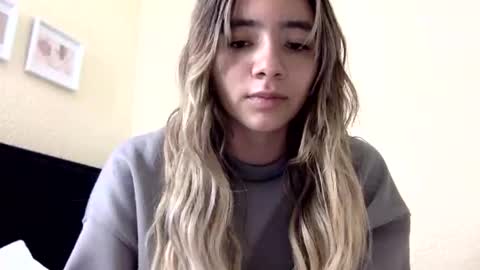 majo_gomezz online show from April 3, 2026, 2:42 am