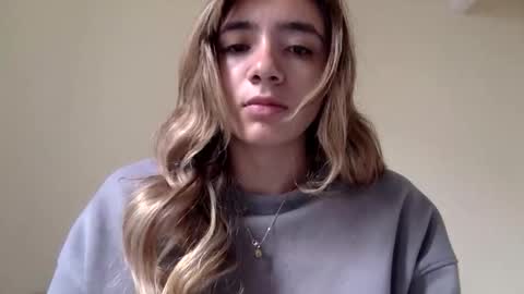 majo_gomezz online show from May 27, 2026, 3:42 pm