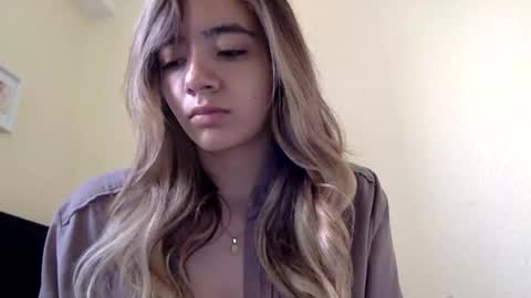 majo_gomezz online show from June 3, 2026, 4:12 pm