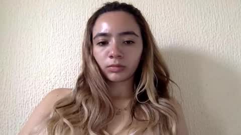 majo_gomezz online show from June 4, 2026, 4:24 pm