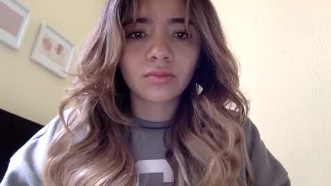 majo_gomezz online show from June 7, 2026, 2:32 pm