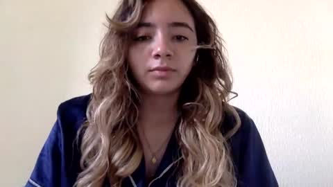 majo_gomezz online show from June 25, 2026, 4:00 pm