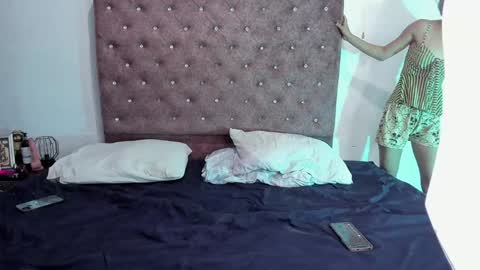 Snapshot of make_me_feel_ chatting on December 11, 2024, 4:18 am Shawna Tom online show from December 11, 2024, 4:18 am