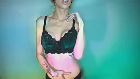 Snapshot of makemebeautiful chatting on February 18, 2025, 6:58 pm April Dayze makemebeautiful online show from February 18, 2025, 6:58 pm