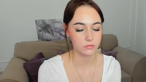 Snapshot of makeyouehappy chatting on November 23, 2025, 11:54 am makeyouehappy online show from November 23, 2025, 11:54 am