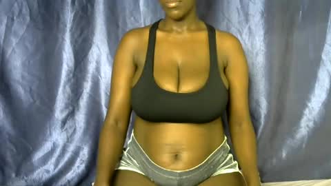malaika_musa online show from June 16, 2026, 4:09 pm