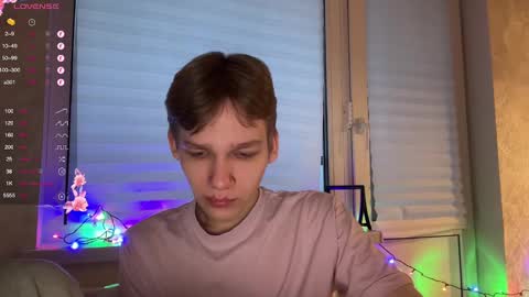 Snapshot of malcolm_yang chatting on December 24, 2024, 6:44 am Tom and Mark 3 online show from December 24, 2024, 6:44 am