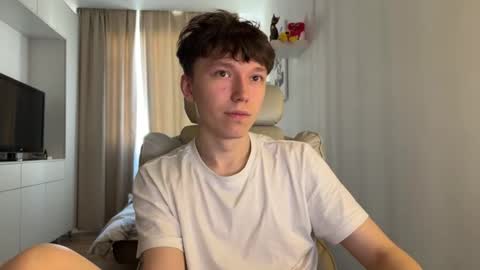 Snapshot of malcolm_yang chatting on September 29, 2025, 12:32 pm Tom and Mark 3 online show from September 29, 2025, 12:32 pm