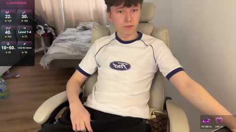 Snapshot of malcolm_yang chatting on October 3, 2025, 12:02 pm Tom and Mark 3 online show from October 3, 2025, 12:02 pm