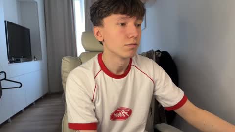 Snapshot of malcolm_yang chatting on October 6, 2025, 12:35 pm Tom and Mark 3 online show from October 6, 2025, 12:35 pm