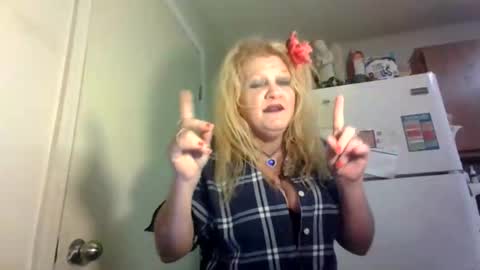 malinda702 online show from May 23, 2026, 11:31 pm