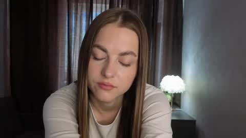 Mia online show from June 8, 2026, 6:25 am