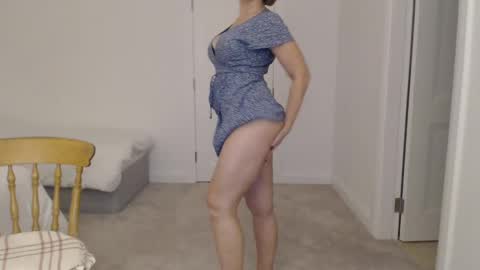 mallinia online show from February 12, 2025, 7:56 pm