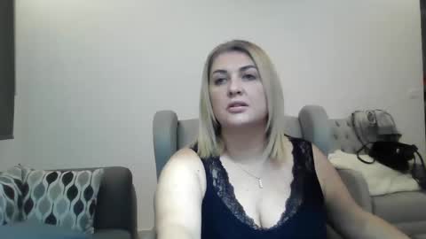 Snapshot of malorine chatting on November 24, 2025, 8:41 pm malorine online show from November 24, 2025, 8:41 pm
