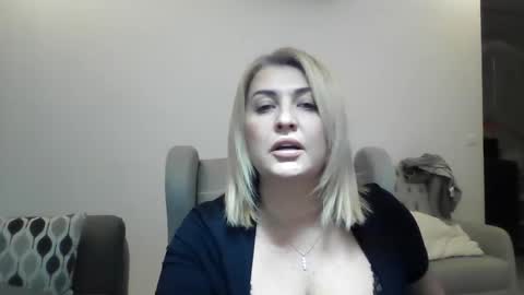 Snapshot of malorine chatting on November 25, 2025, 6:08 pm malorine online show from November 25, 2025, 6:08 pm