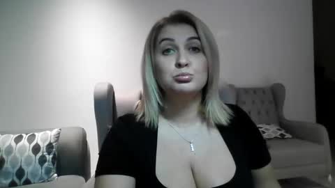 Snapshot of malorine chatting on November 30, 2025, 7:07 pm malorine online show from November 30, 2025, 7:07 pm