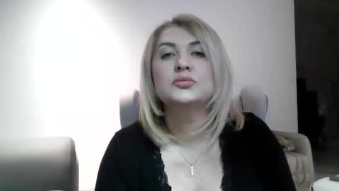 Snapshot of malorine chatting on December 18, 2025, 5:08 pm malorine online show from December 18, 2025, 5:08 pm