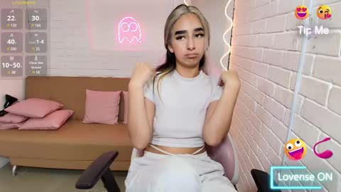 Malory  online show from February 14, 2025, 9:10 pm