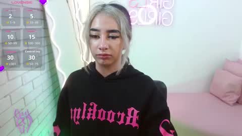 Malory  online show from November 16, 2025, 11:38 am