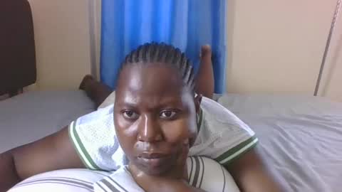 Snapshot of mamasita2023 chatting on February 10, 2025, 9:25 am mamasita2023 online show from February 10, 2025, 9:25 am