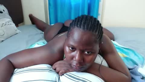 Snapshot of mamasita2023 chatting on February 16, 2025, 2:00 pm mamasita2023 online show from February 16, 2025, 2:00 pm