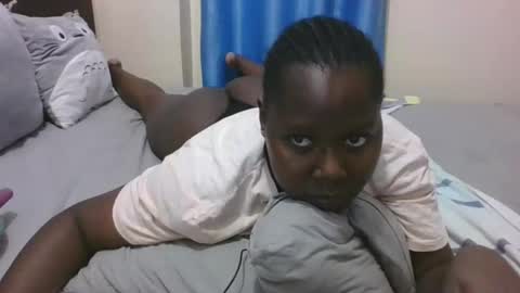 Snapshot of mamasita2023 chatting on March 1, 2025, 7:37 pm mamasita2023 online show from March 1, 2025, 7:37 pm