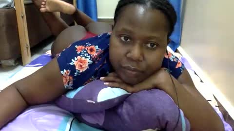 Snapshot of mamasita2023 chatting on October 27, 2025, 7:40 pm mamasita2023 online show from October 27, 2025, 7:40 pm