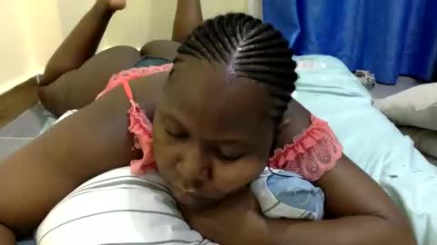 Snapshot of mamasita2023 chatting on November 11, 2025, 8:20 pm mamasita2023 online show from November 11, 2025, 8:20 pm