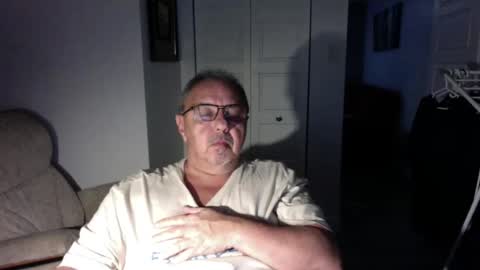 Snapshot of mambow99 chatting on November 9, 2025, 2:21 am OLDMANFREE online show from November 9, 2025, 2:21 am