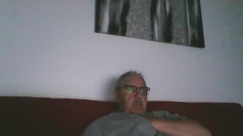 Snapshot of mambow99 chatting on May 17, 2026, 12:52 am OLDMANFREE online show from May 17, 2026, 12:52 am