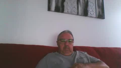 Snapshot of mambow99 chatting on May 17, 2026, 4:25 pm OLDMANFREE online show from May 17, 2026, 4:25 pm
