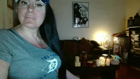 mandaloriangirlsfight online show from April 16, 2026, 10:12 pm