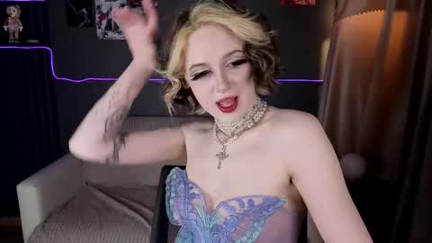 Snapshot of mandy_torres chatting on April 19, 2026, 11:07 pm Luna online show from April 19, 2026, 11:07 pm