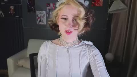 Snapshot of mandy_torres chatting on April 26, 2026, 10:29 pm Luna online show from April 26, 2026, 10:29 pm
