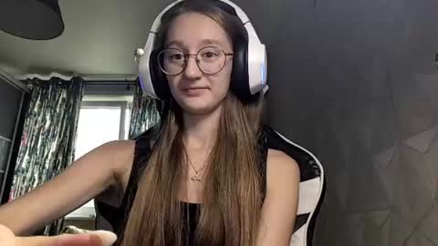 Snapshot of mandybridgmon chatting on July 29, 2026, 5:38 am Mary online show from July 29, 2026, 5:38 am