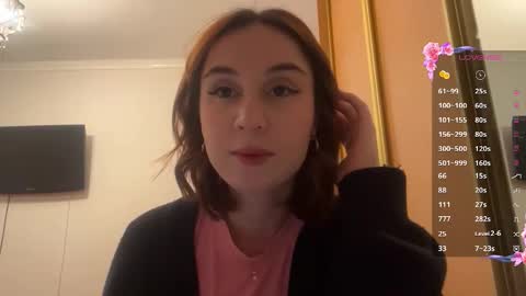 Mia online show from December 14, 2025, 2:22 pm