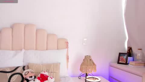   online show from November 9, 2025, 2:04 pm