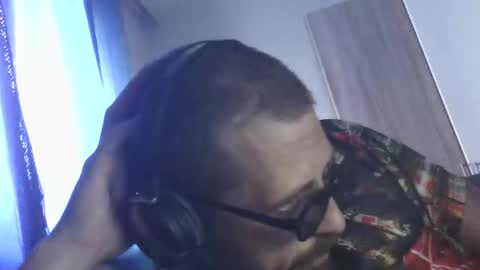 LANGERFICK online show from November 15, 2025, 9:39 am