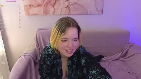 manic_pixie_ online show from February 4, 2025, 5:12 pm