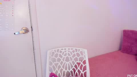 Snapshot of manneliik_ chatting on July 8, 2026, 10:25 pm Sofia Sanchez online show from July 8, 2026, 10:25 pm